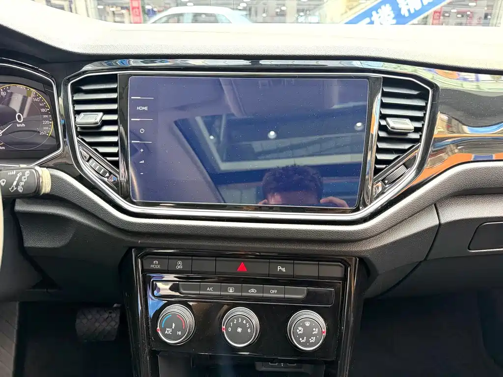 Volkswagen T-Roc — миниатюра 13