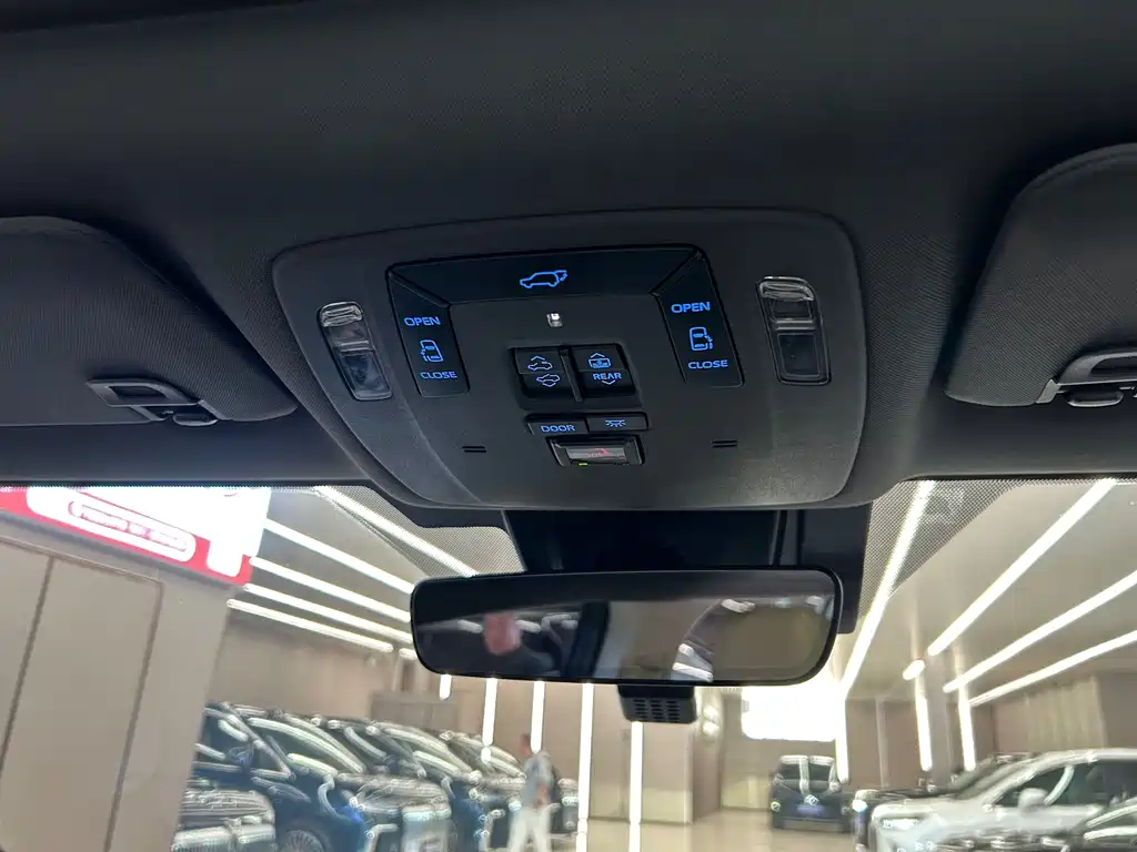 Toyota Granvia — миниатюра 18