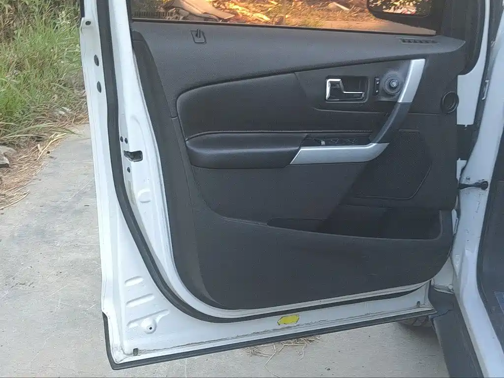 Ford Edge (Import) — миниатюра 8