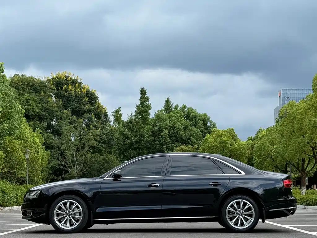 Audi A8 — миниатюра 3