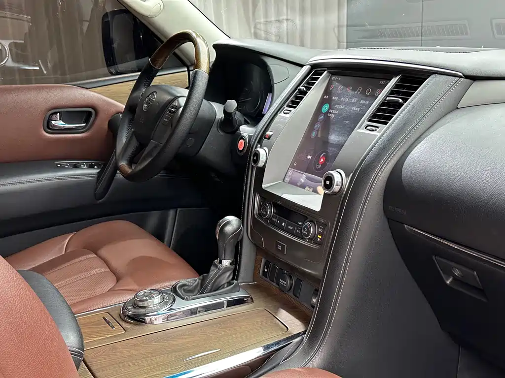 Nissan Patrol — миниатюра 25