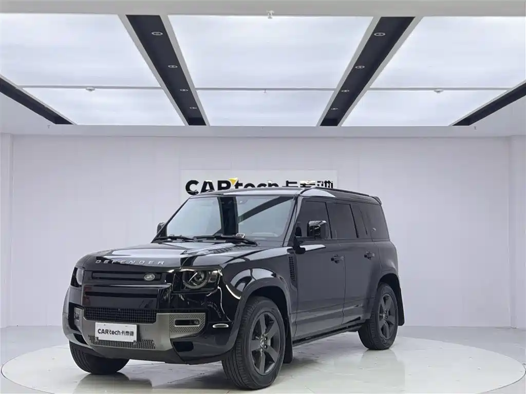 Land Rover Defender 2024