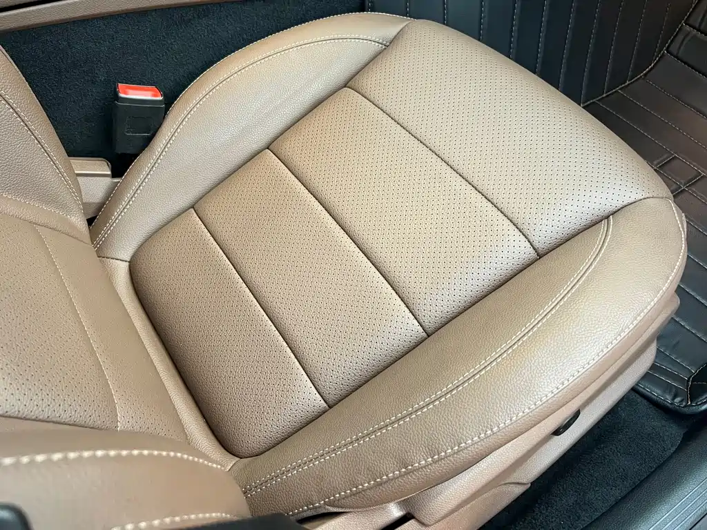 Mercedes-Benz E-Class — миниатюра 10