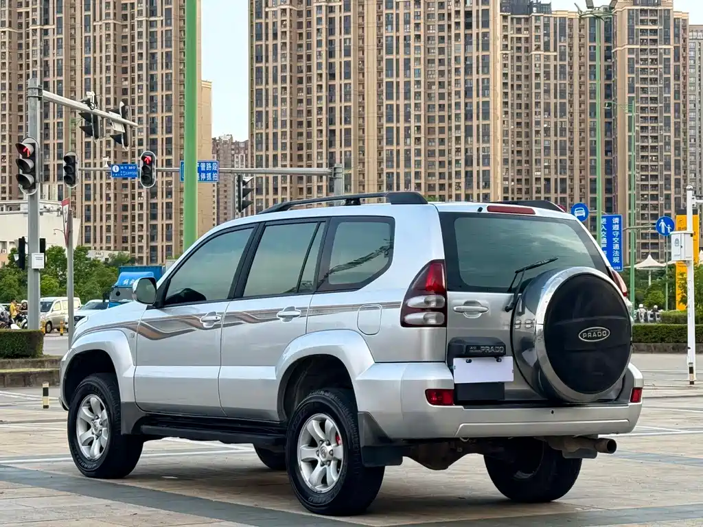 Toyota Land Cruiser Prado 2004 5.7L AT