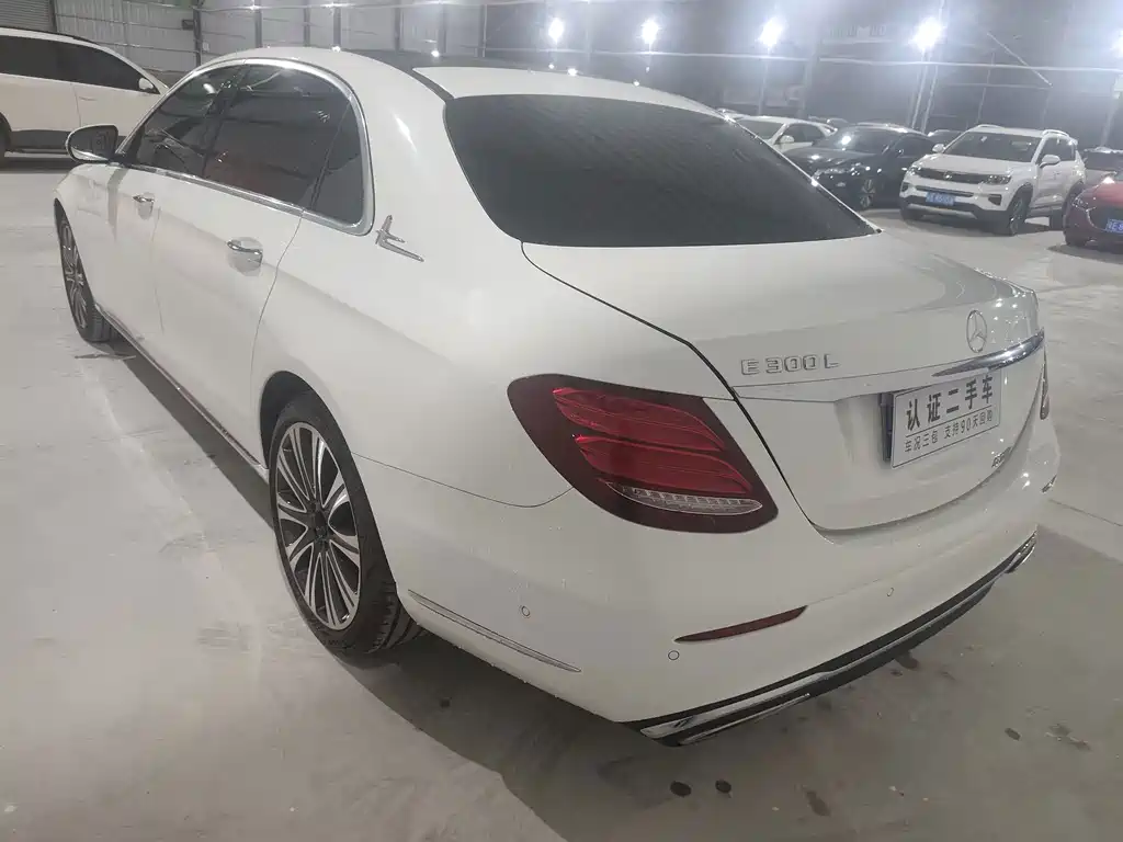 Mercedes-Benz E-Class — миниатюра 9