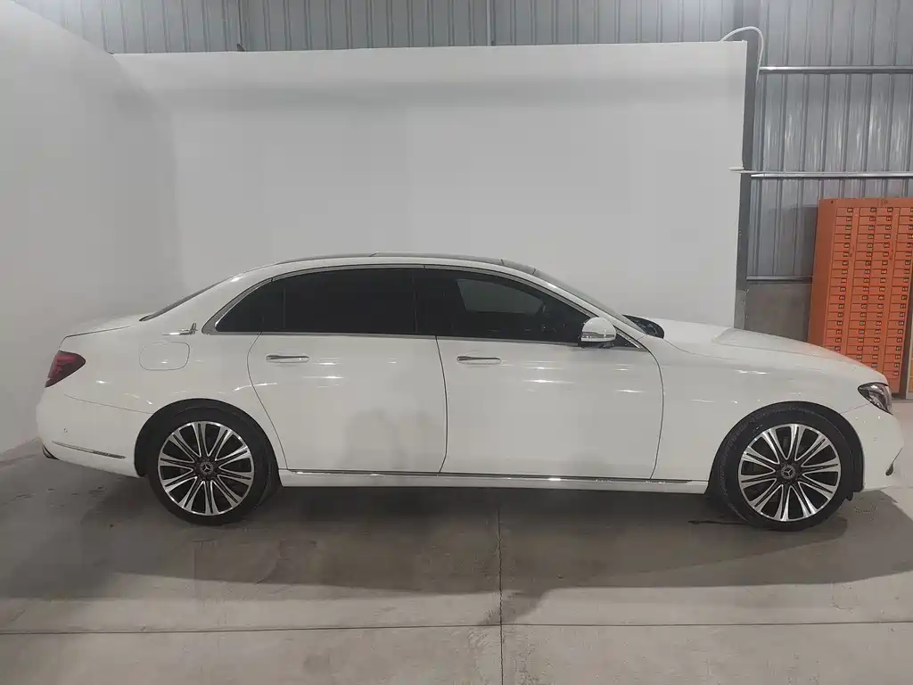 Mercedes-Benz E-Class — миниатюра 4