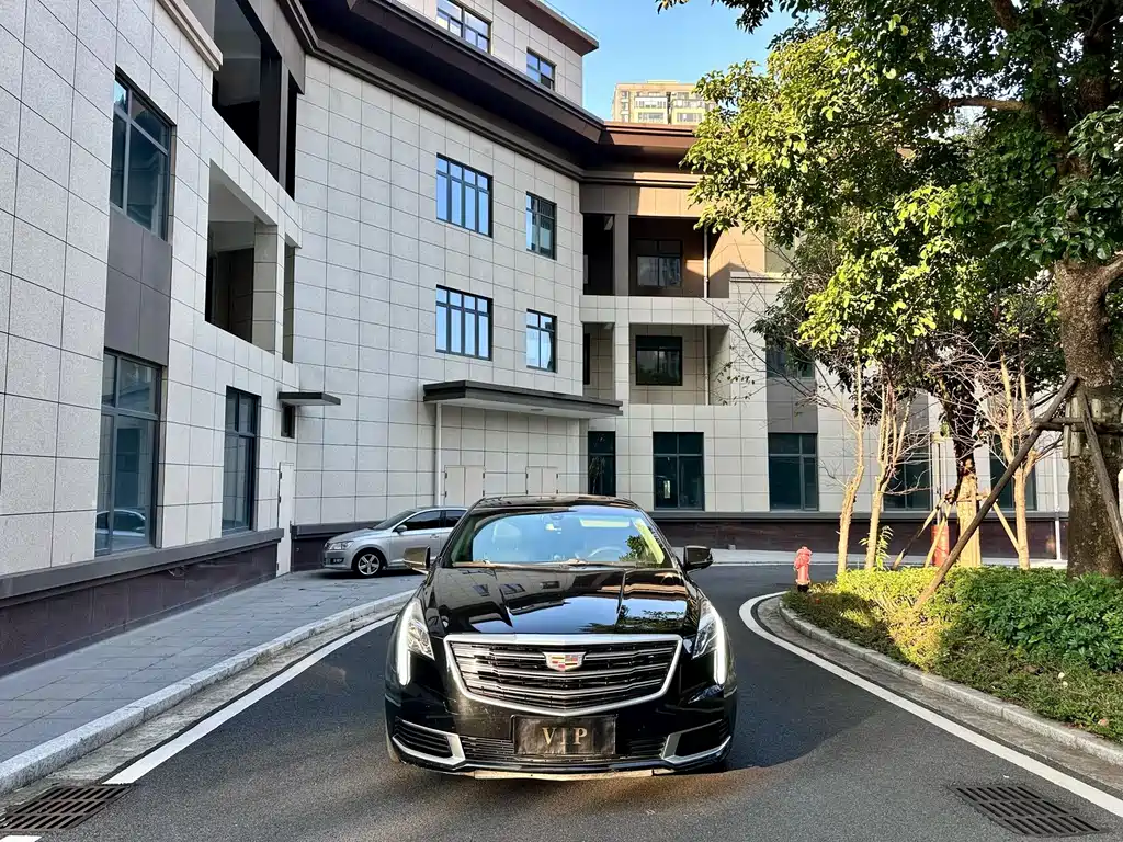 CADILLAC XTS