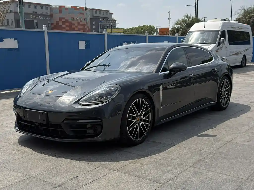 Porsche Panamera 2021