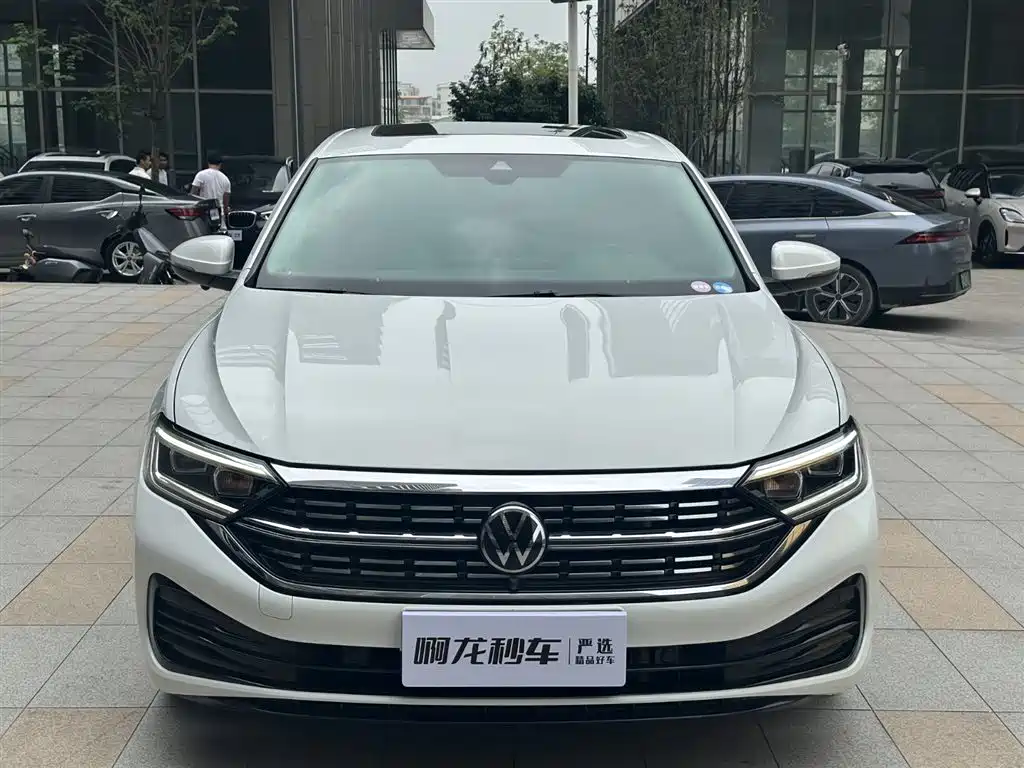 Volkswagen Sagitar 2023 300TSI DSG