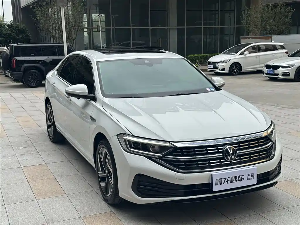 Volkswagen Sagitar 2023 300TSI DSG