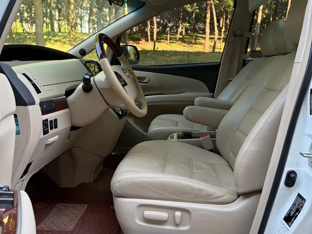Toyota Previa — миниатюра 5