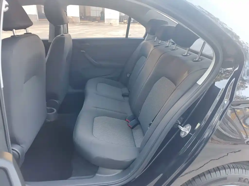 Volkswagen Santana — миниатюра 17