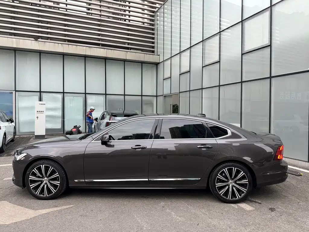 Volvo S90 2024 B5 Luxury