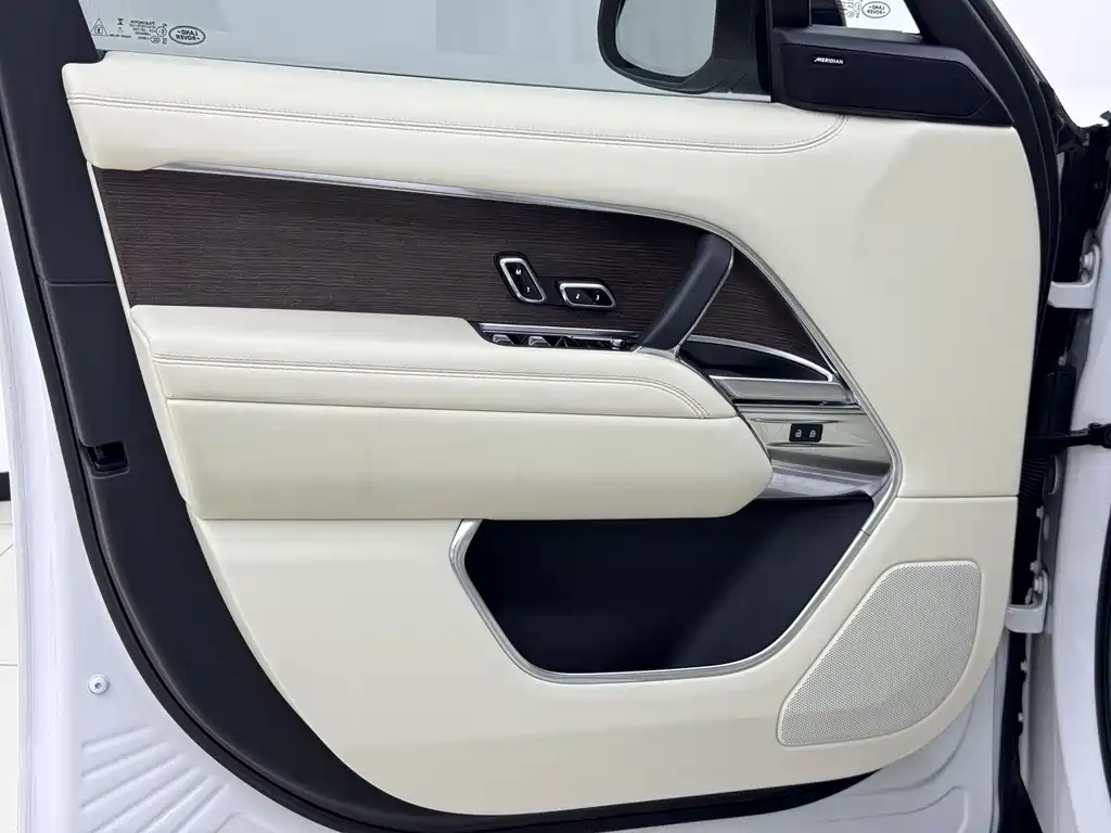Land Rover Range Rover 2023 3.0 L6 360PS