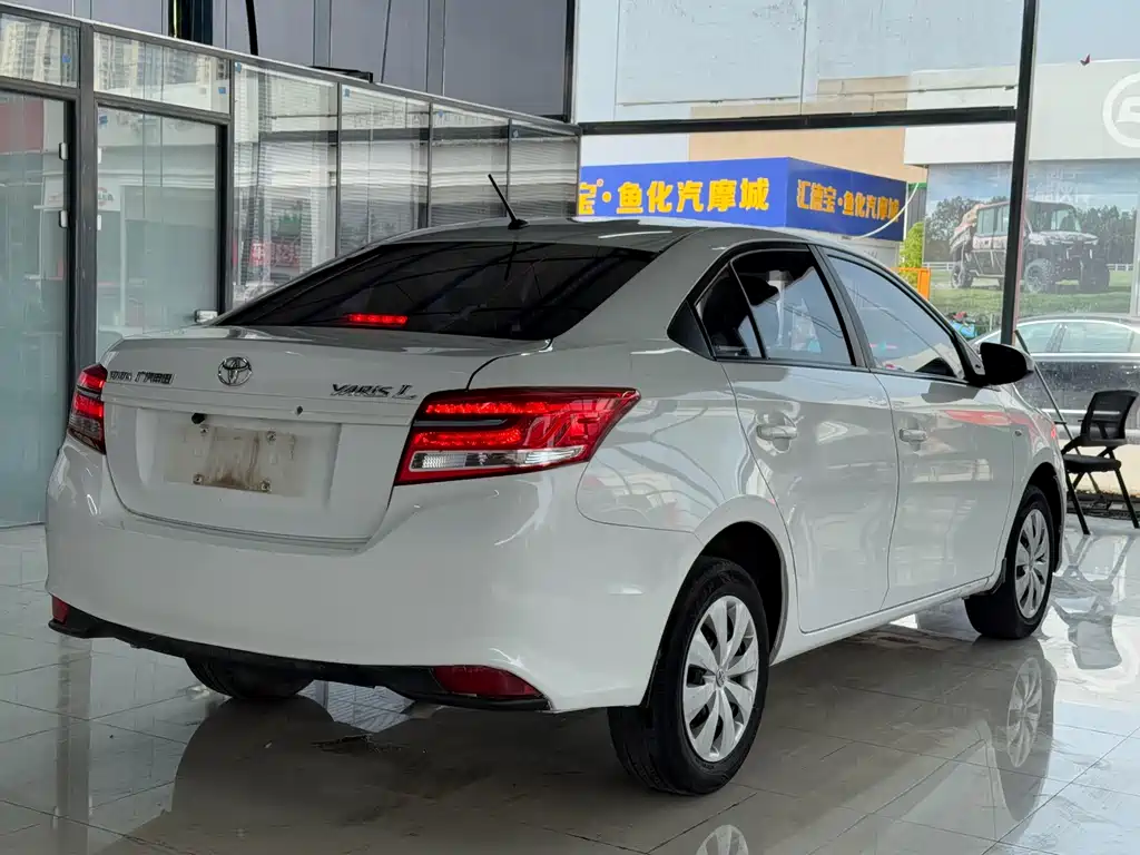 Toyota Yaris L — миниатюра 16