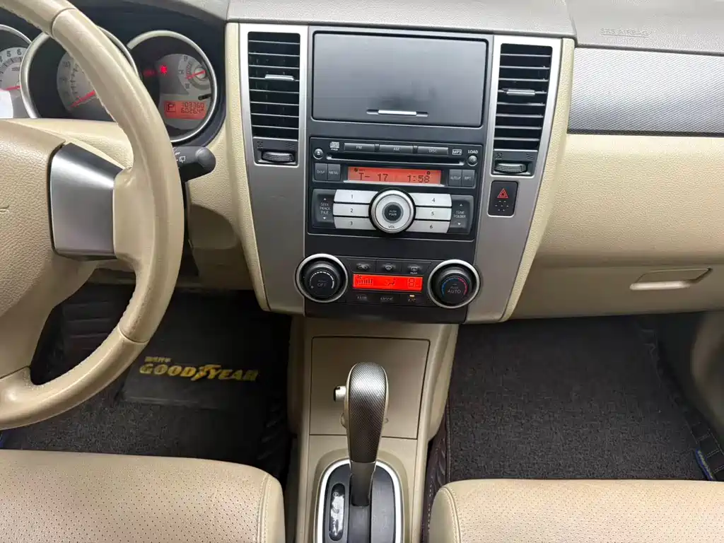 Nissan Tiida — миниатюра 18