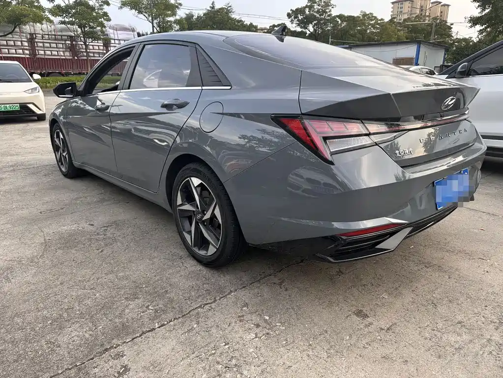 Hyundai Elantra — миниатюра 6
