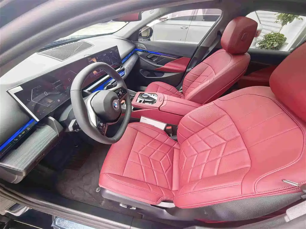 BMW 5 Series — миниатюра 4