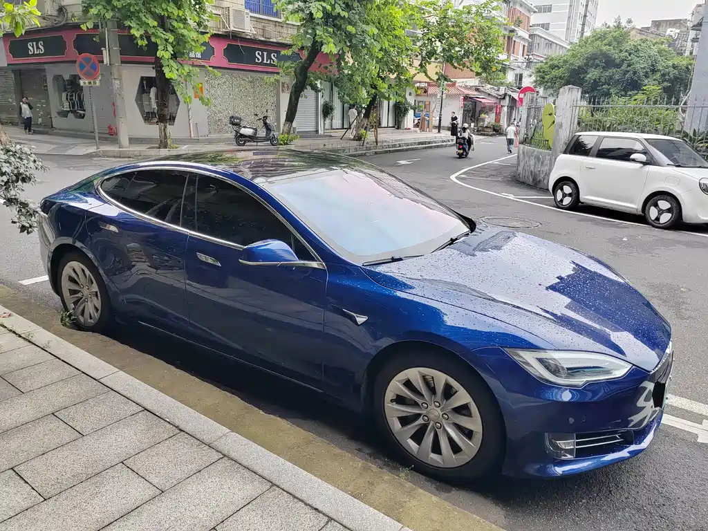 Tesla Model S — миниатюра 5