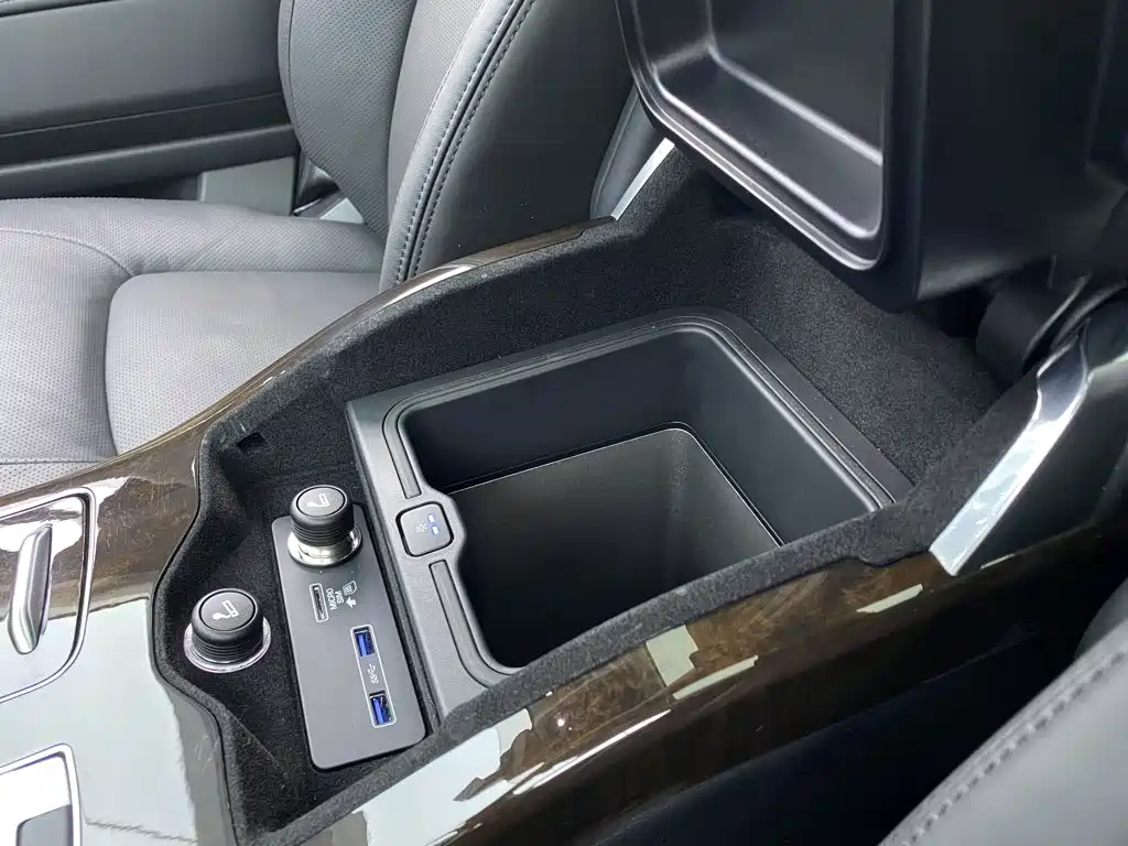 Land Rover Range Rover — миниатюра 30