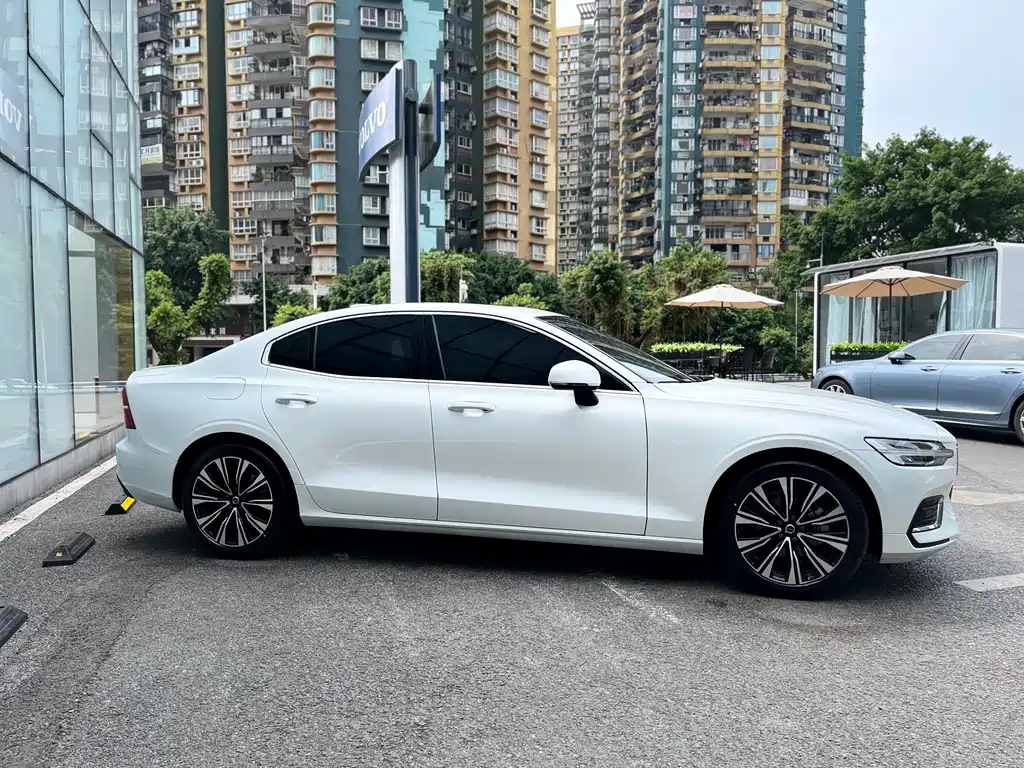 VOLVO  S60