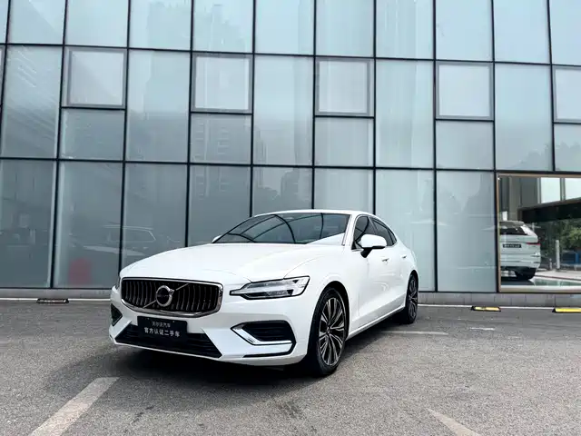 VOLVO  S60 2024