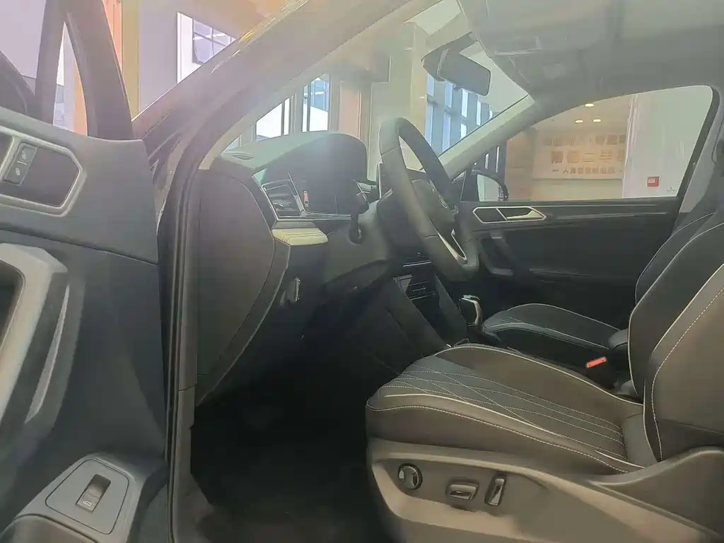 Volkswagen Tiguan L — миниатюра 4