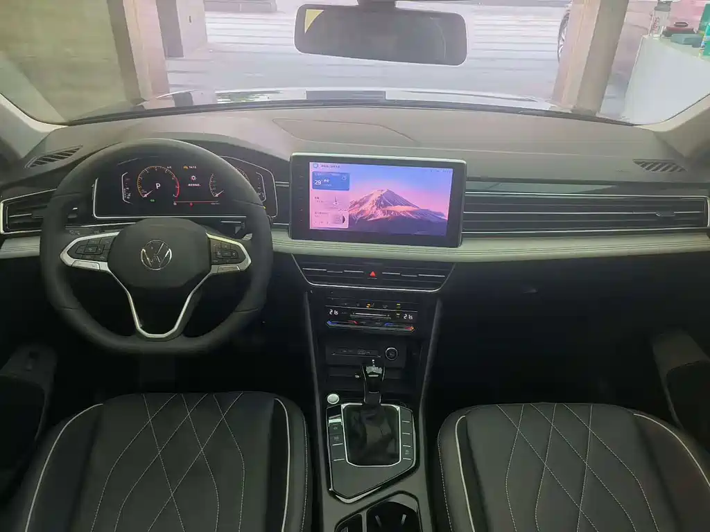 Volkswagen Tiguan L — миниатюра 8