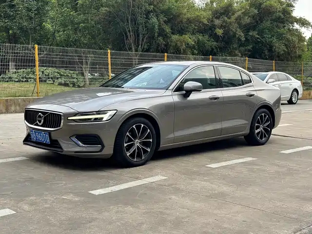 Volvo S 60 2021 T 4 — фото 1