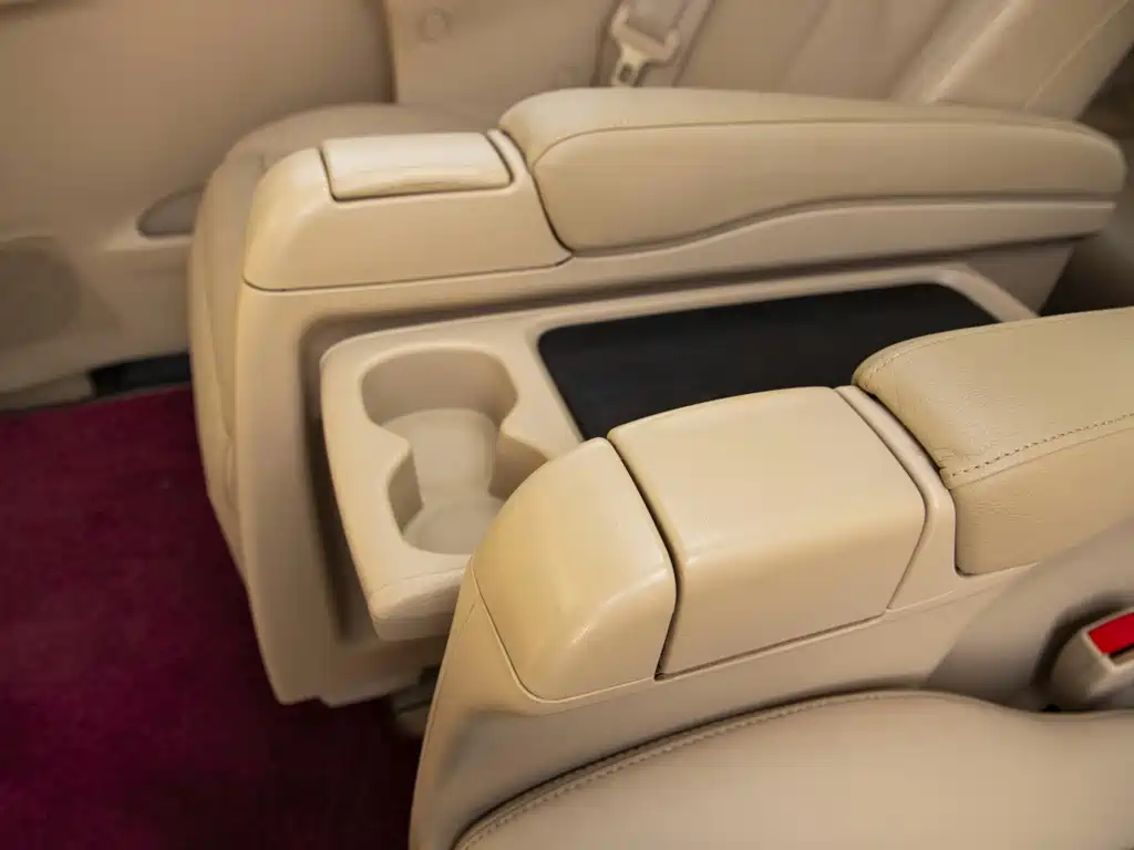 Toyota Alphard — миниатюра 33