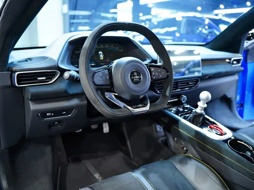 Lotus Emira — миниатюра 23