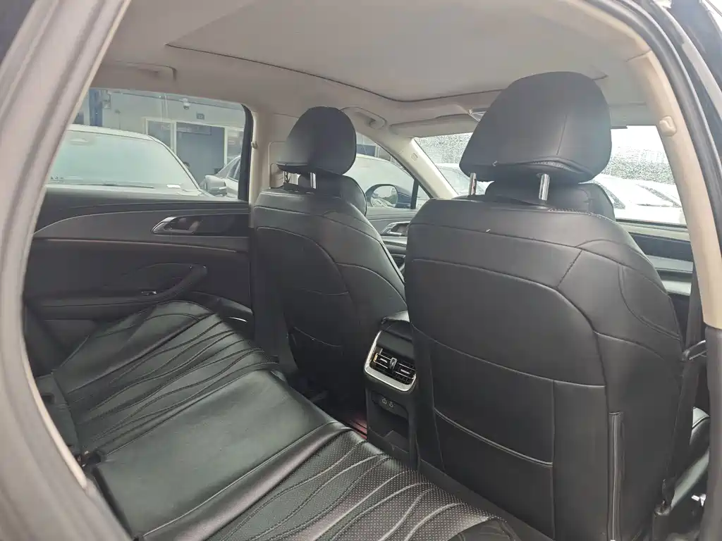 Hongqi Hongqi H5 — миниатюра 6