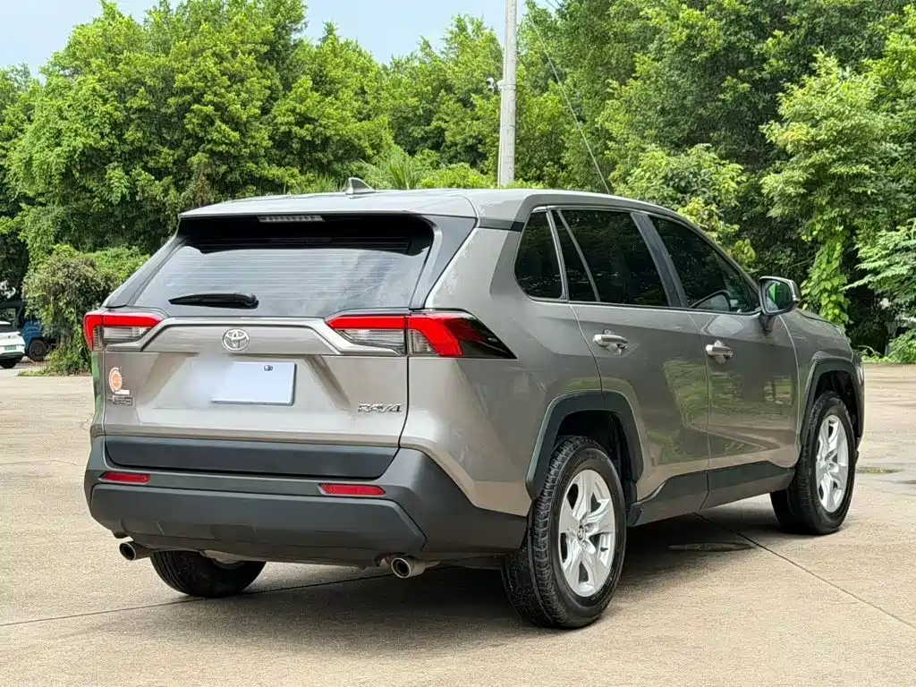 Toyota RAV4 — миниатюра 15