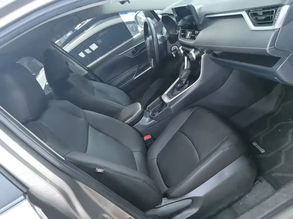 Toyota RAV4 — миниатюра 3