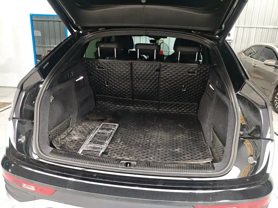 Audi Q5L Sportback — миниатюра 8