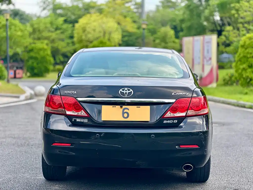 Toyota Camry — миниатюра 5