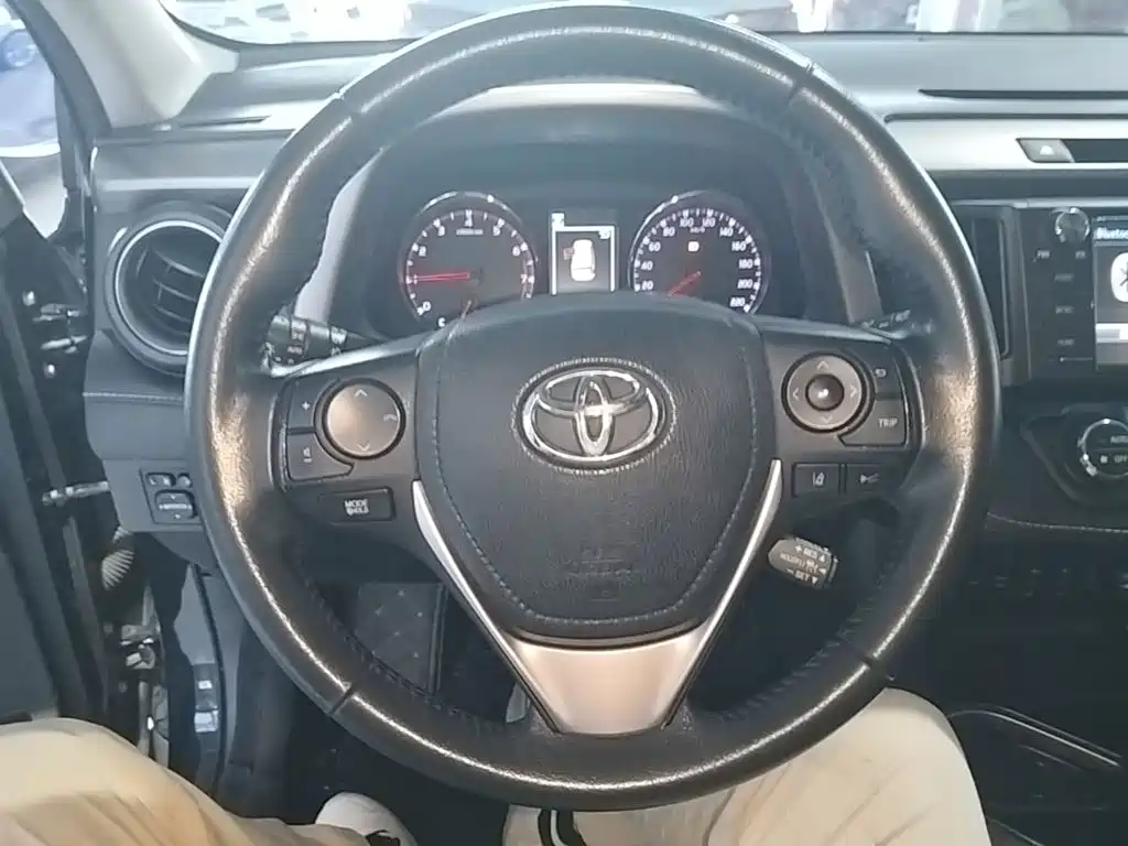Toyota RAV4 — миниатюра 11