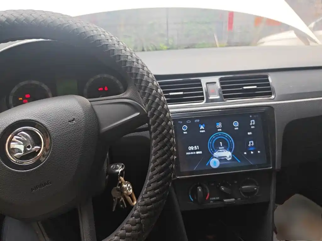 Skoda Rapid — миниатюра 5