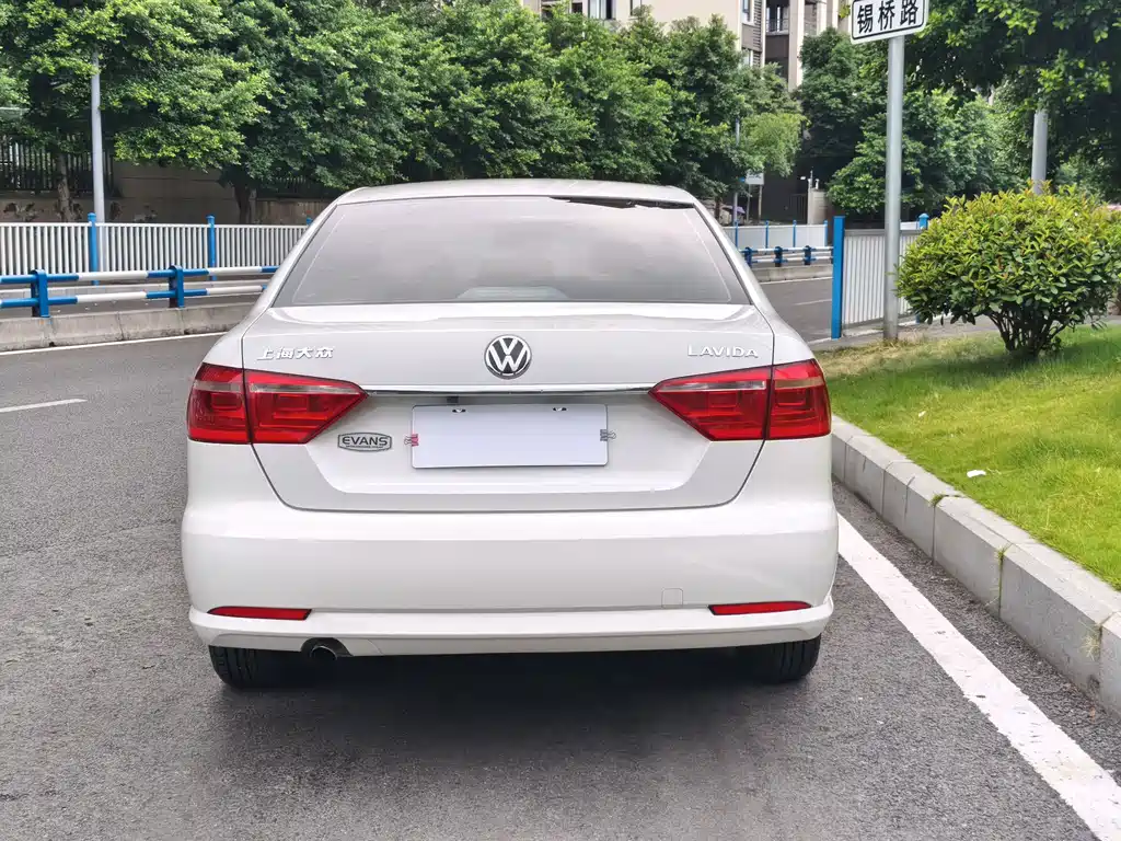 Volkswagen Lavida — миниатюра 5