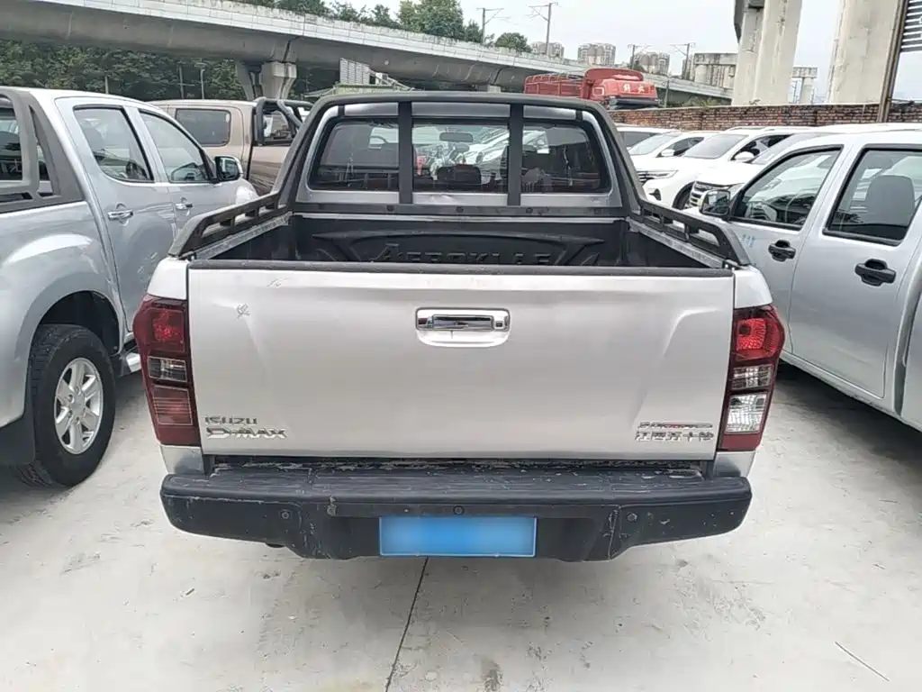 Isuzu D-MAX — миниатюра 6