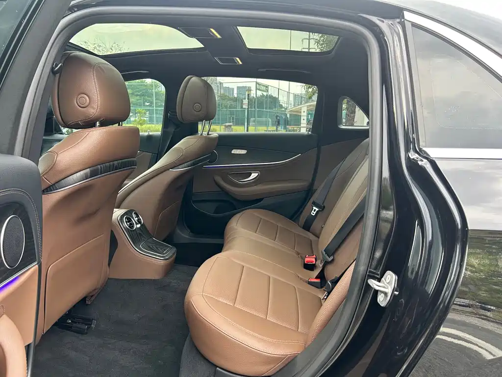 Mercedes-Benz E-Class — миниатюра 13