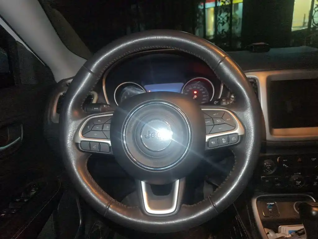 Jeep Compass — миниатюра 6