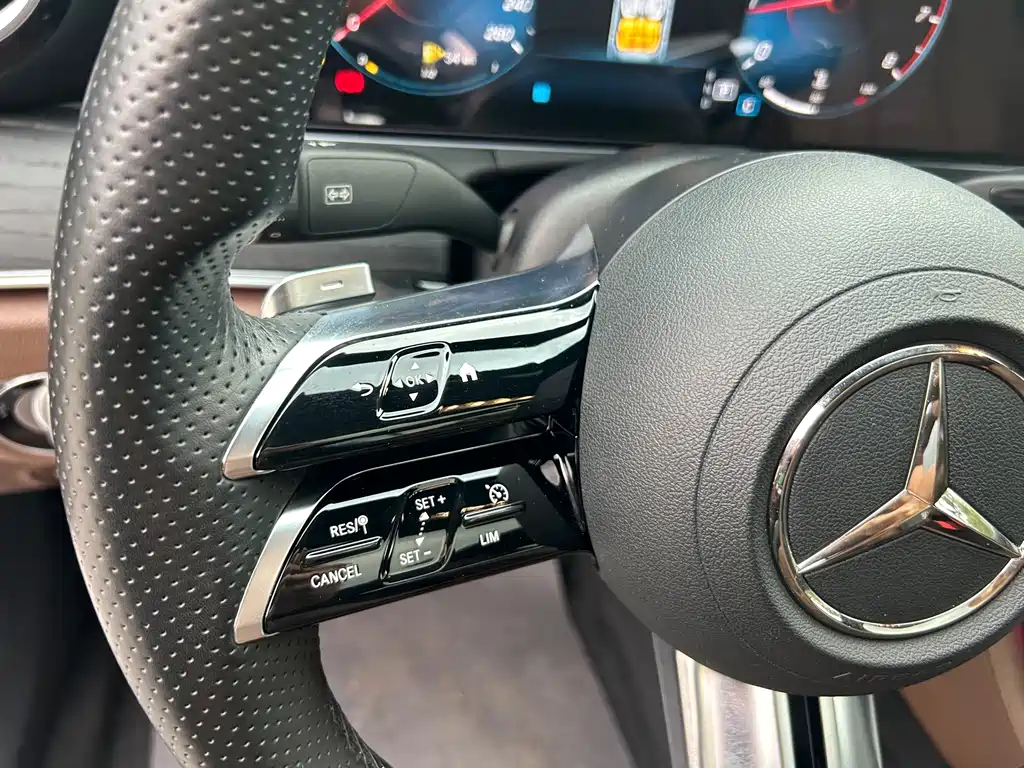 Mercedes-Benz E-Class — миниатюра 32