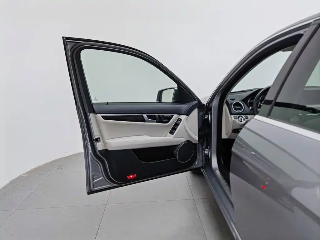 Mercedes-Benz C-Class — миниатюра 8