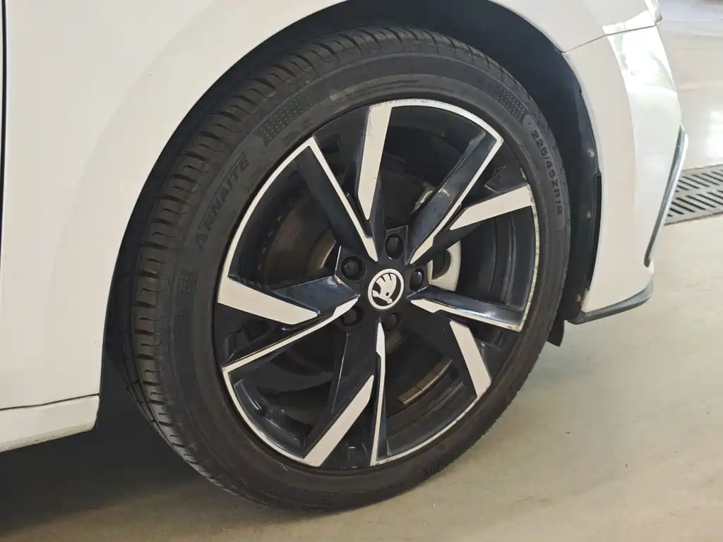 Skoda Octavia — миниатюра 7