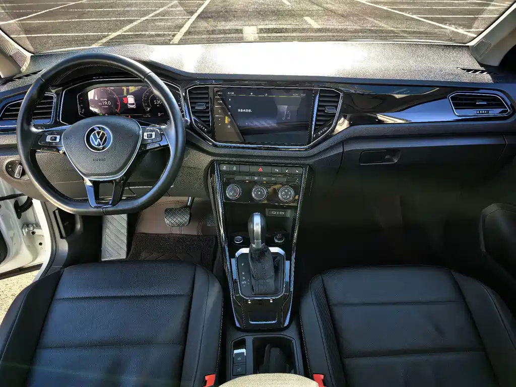 Volkswagen T-Roc — миниатюра 16
