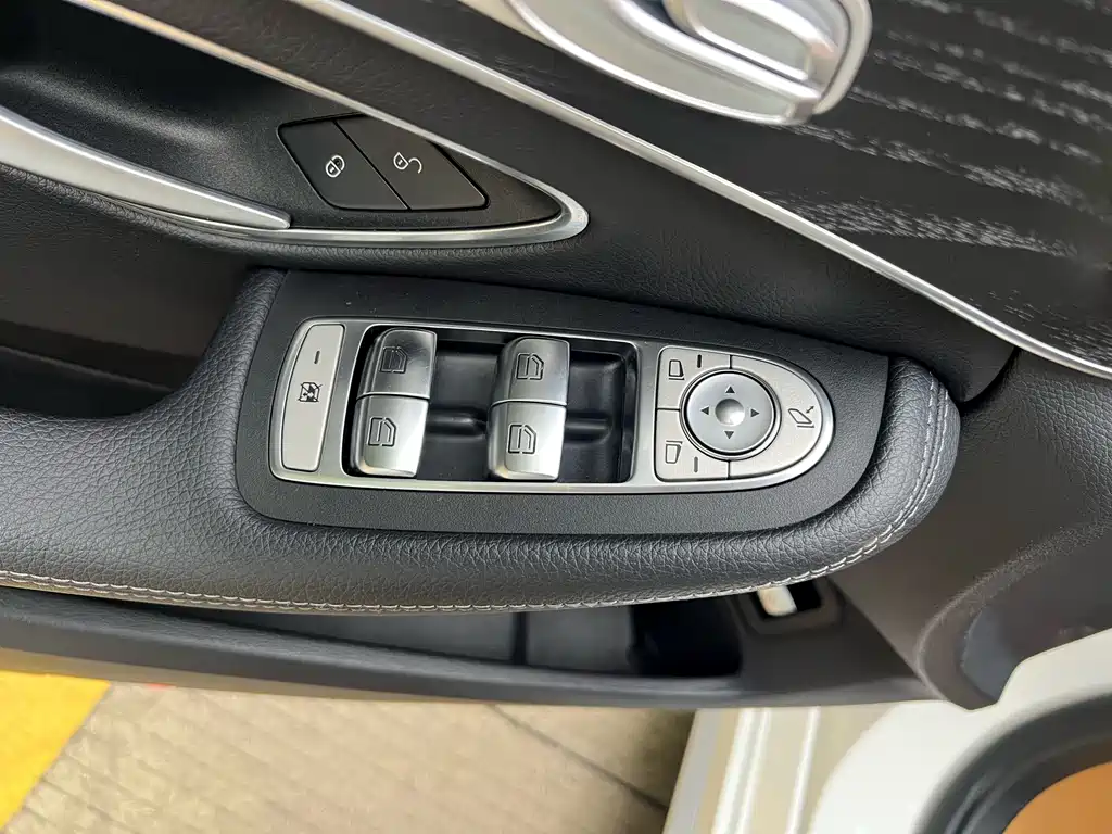 Mercedes-Benz C-Class — миниатюра 16