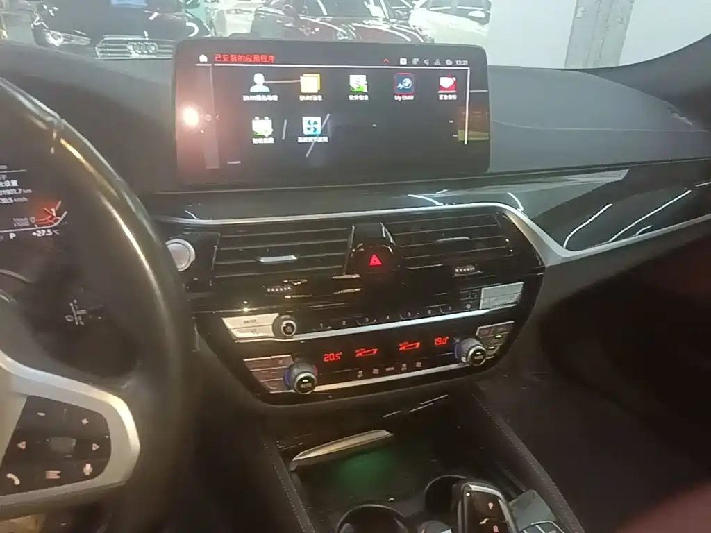 BMW 5 Series — миниатюра 13