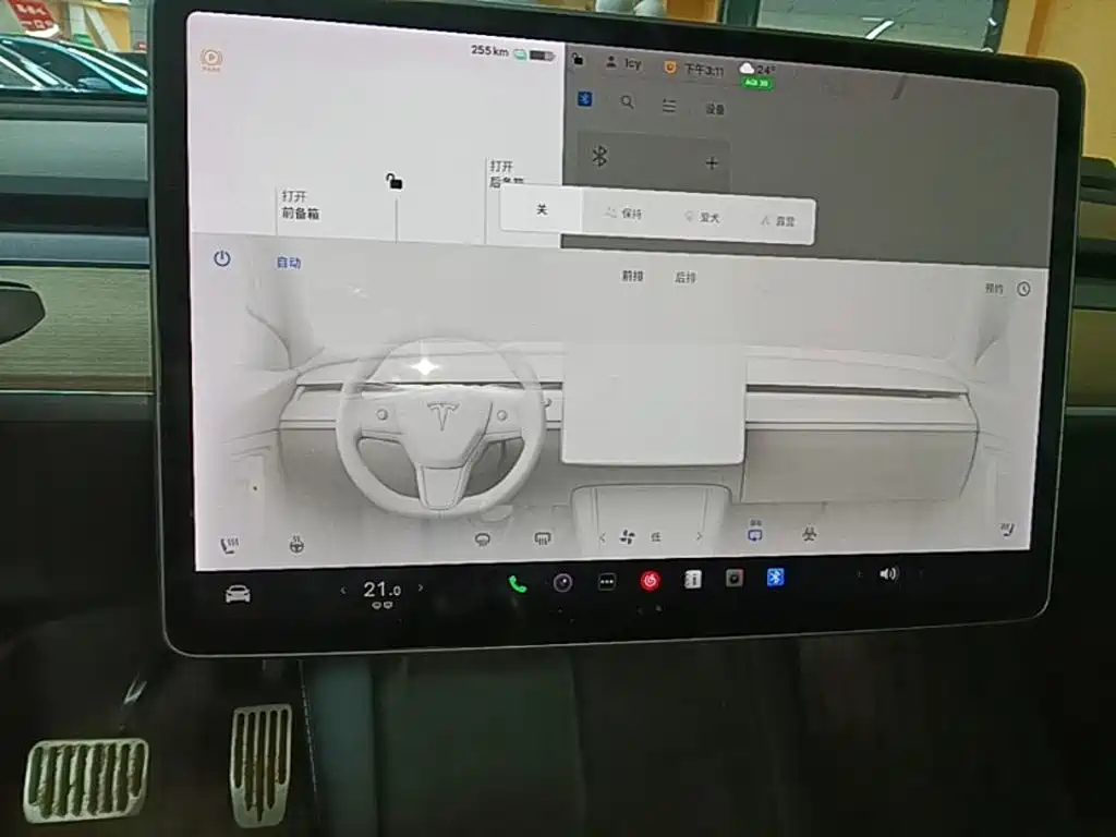 Tesla Model Y — миниатюра 13