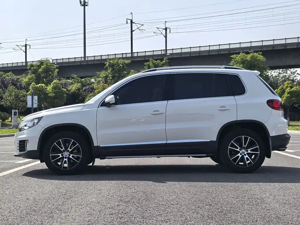 Volkswagen Tiguan 2015 1.8TSI AT Luxury